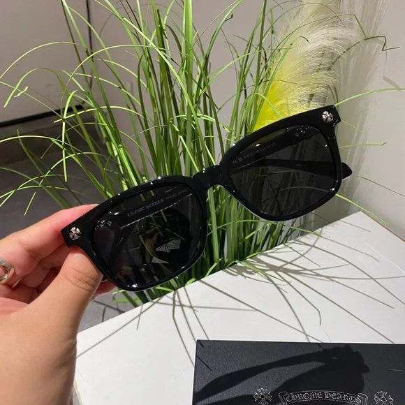 Chrome hearts classical sunglasses chic